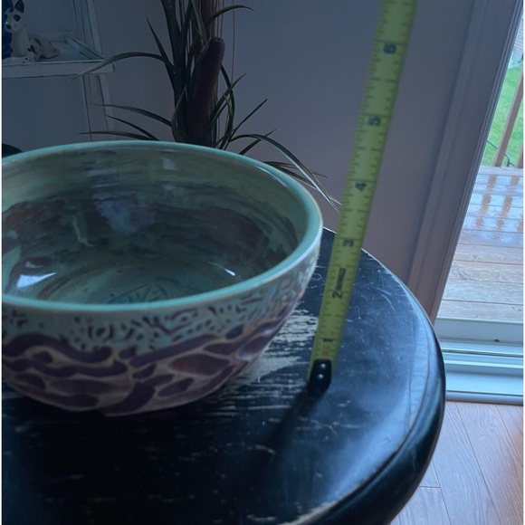 Stunning pottery bowl with centre leaf. Great boho farmhouse piece. - Picture 4 of 5